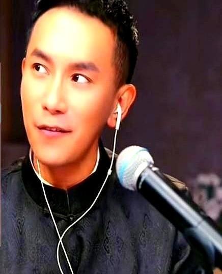 敢改行的人，最怕的不是失败，是没人记得他原来是谁。陈印泉从相声舞台跳到脱口秀场