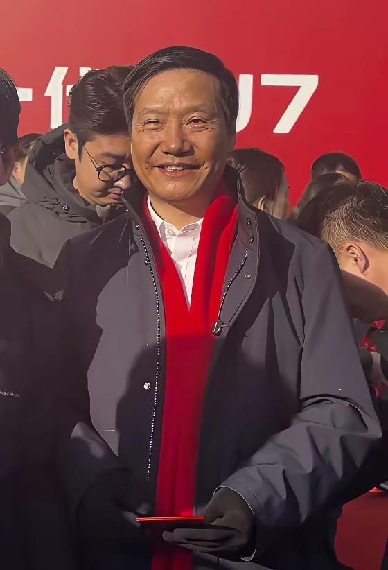 雷军肉眼可见的老呀为什么最后一次创业也是豁出去了。也是不得不做。第一小米员