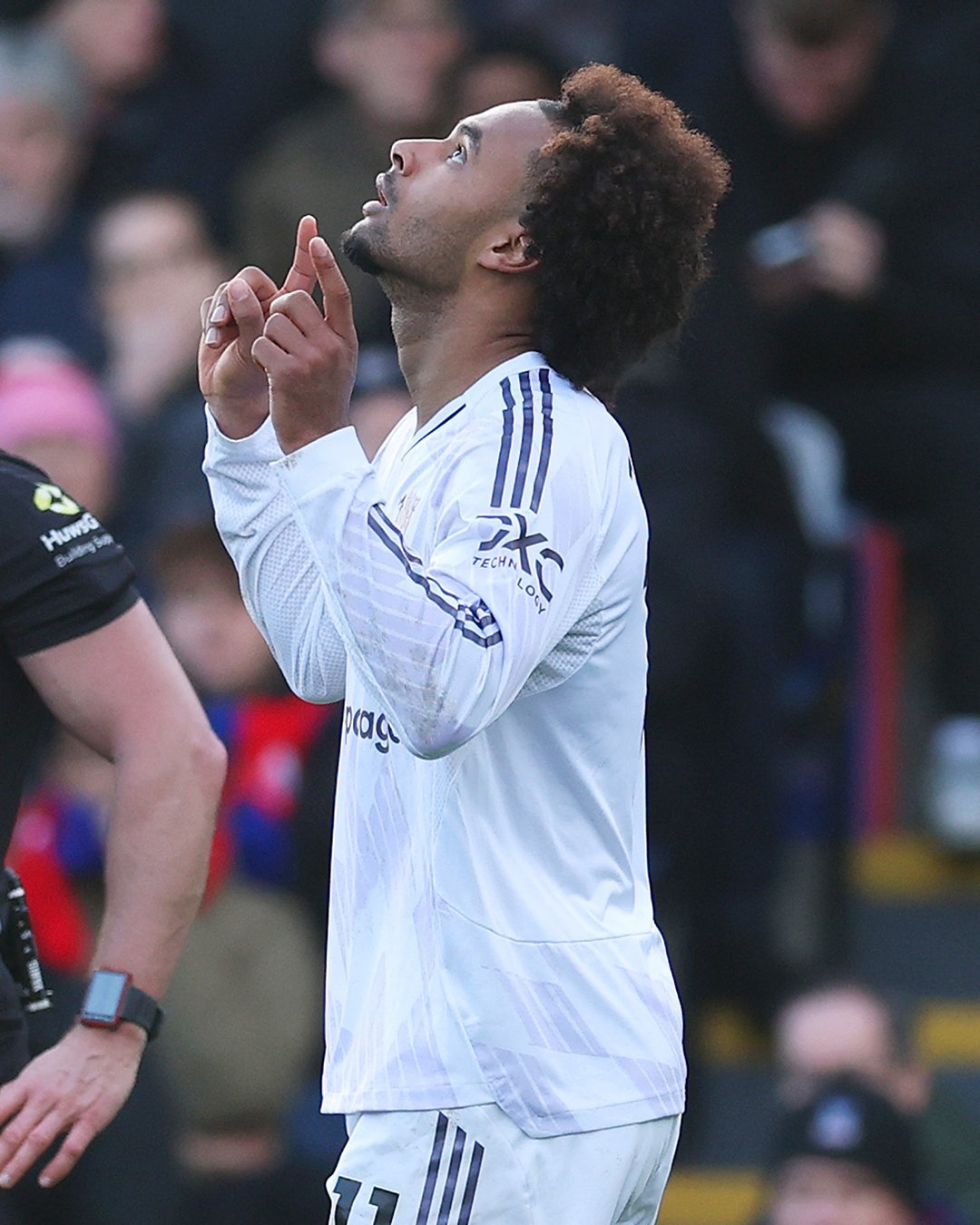 有多少人和我一样最后一个水晶宫的任意球没敢看的！英超比赛胜负真就是一口气啊，本来