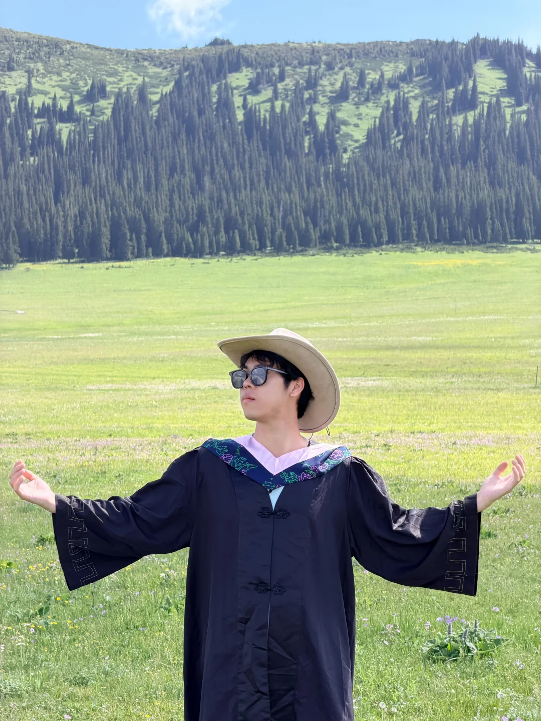 毕业旅行第一站 | 自由的人在新疆毕业🎓