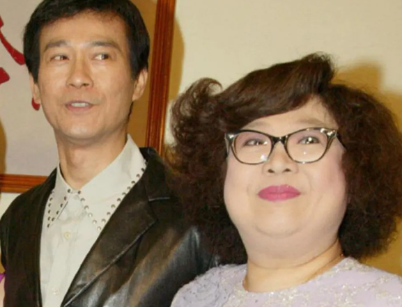2008年，“肥姐”沈殿霞肝癌去世，留下6000万遗产，却要女儿郑欣宜35岁以后