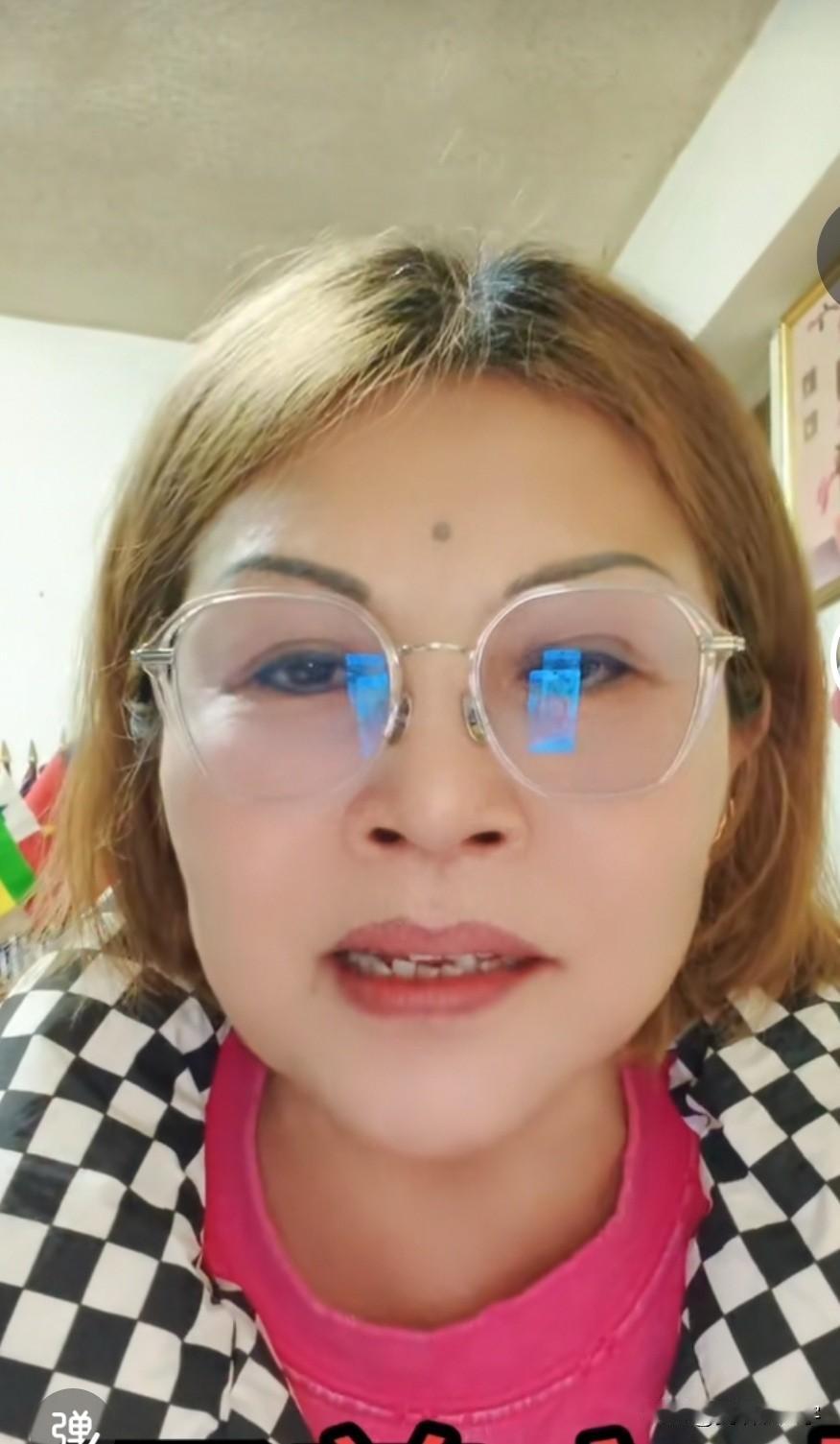 国民党前中常委何鹰鹭今天发自媒体称，她最近正在筹备干一件大事，干什么样的大事呢？