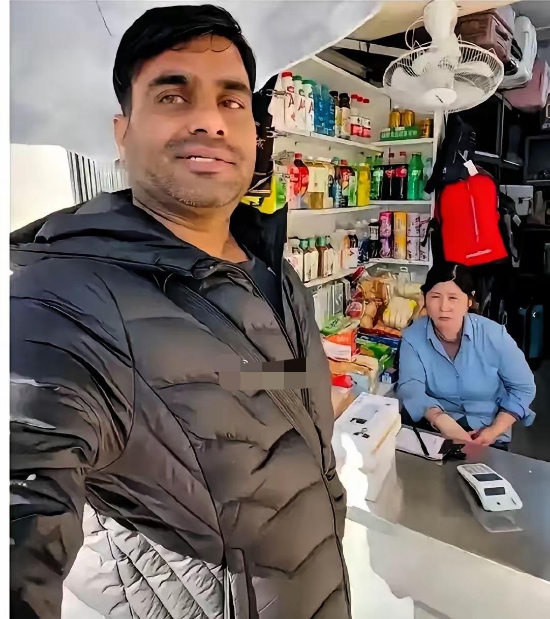 小卖部老板傻眼了，两块钱的矿泉水也要讲价，三哥觉得矿泉水比他们国家的贵很多，希望