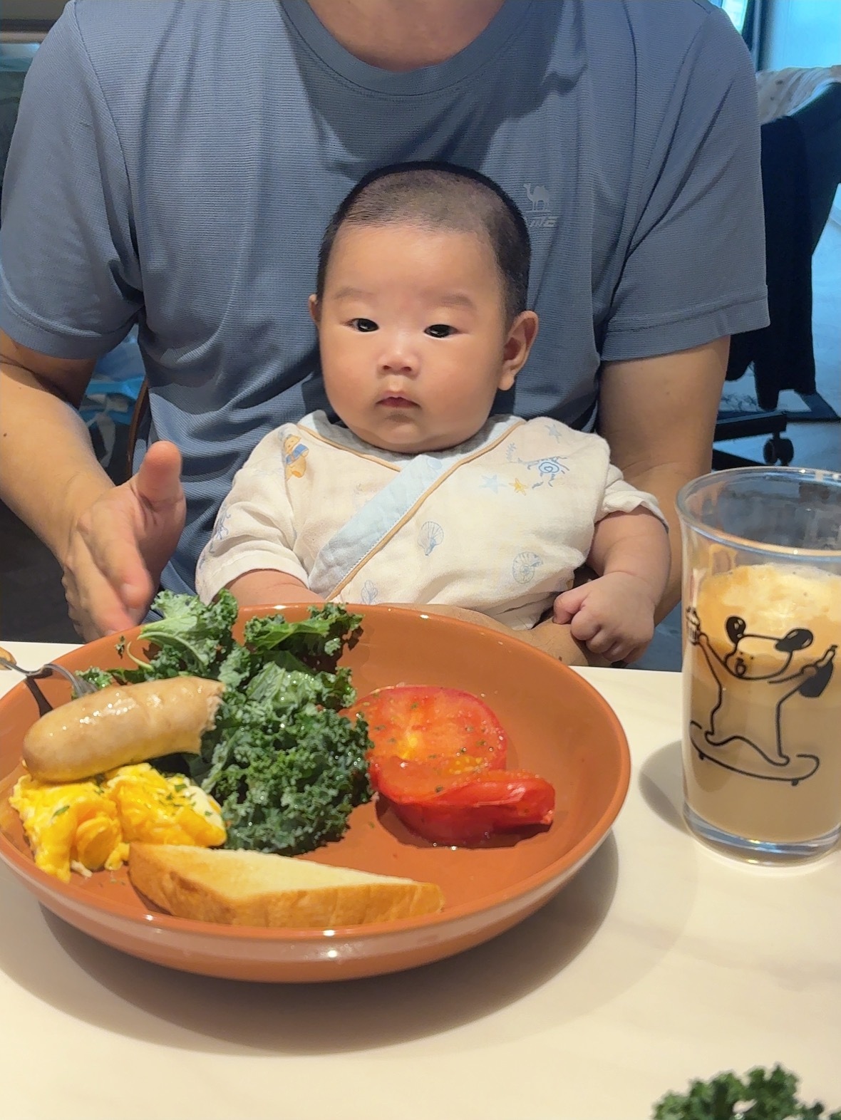 与25后男子共进早餐午餐公公老杨带娃我做饭平稳度过阿姨休息日