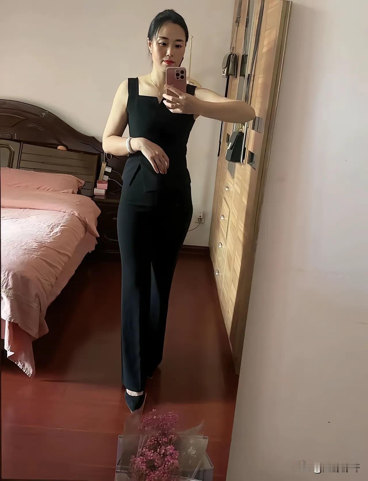 40几岁了，这身材怎么样？实话实说！