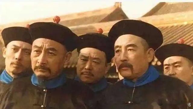 1861年11月2日夜，密云行馆内，肃顺被秘密逮捕。被捕时，他双手双脚