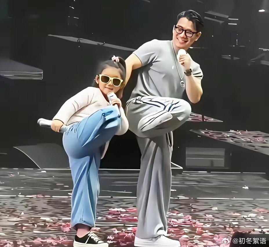 郭富城大女儿郭咏希已经9岁了，和爸爸一起跳舞，太可爱了​