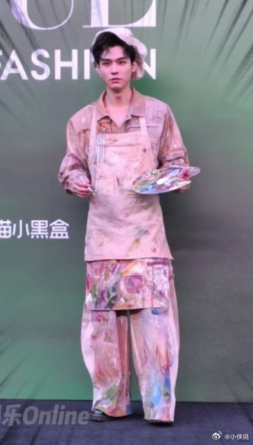 前面忘了，中间忘了，后面忘了。这和精修是一个人吗vogue红毯龚俊vogue
