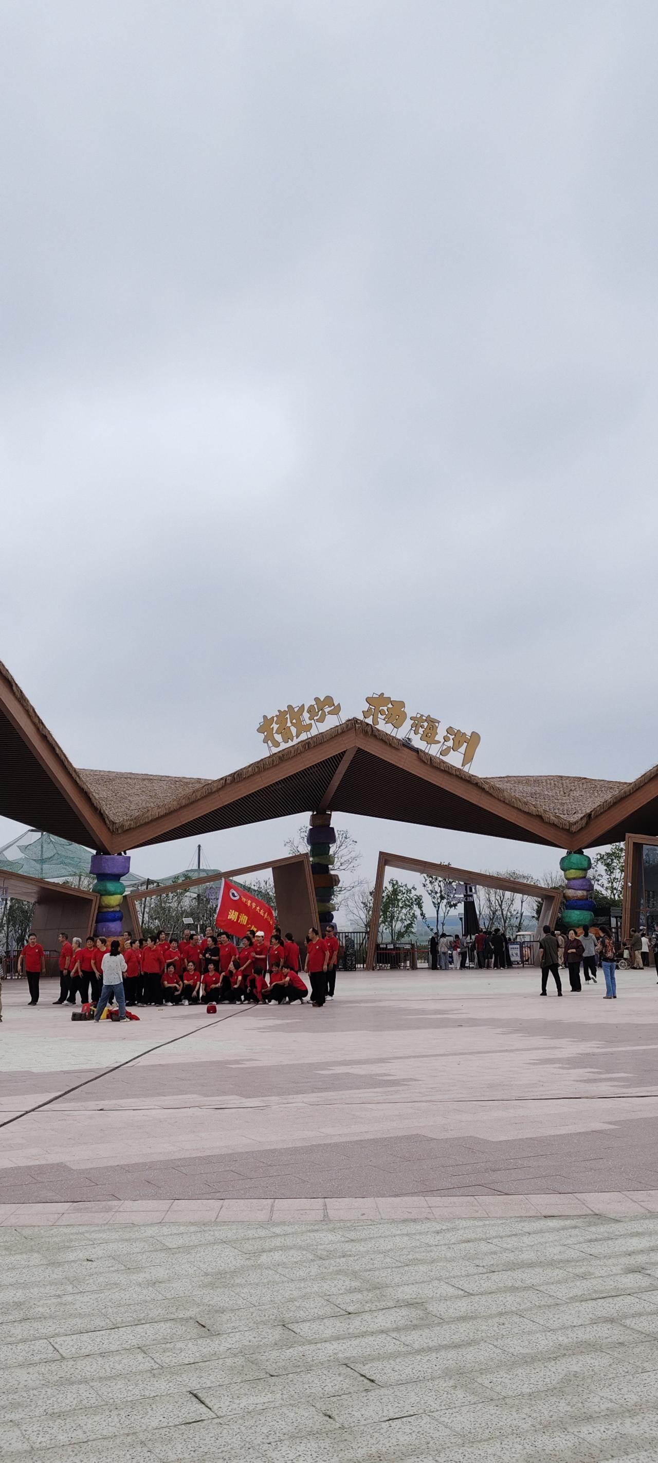 放松心情，体验特色，杨梅洲上好休闲今天上午，和几个弟弟到湘潭的杨梅洲上游玩。天