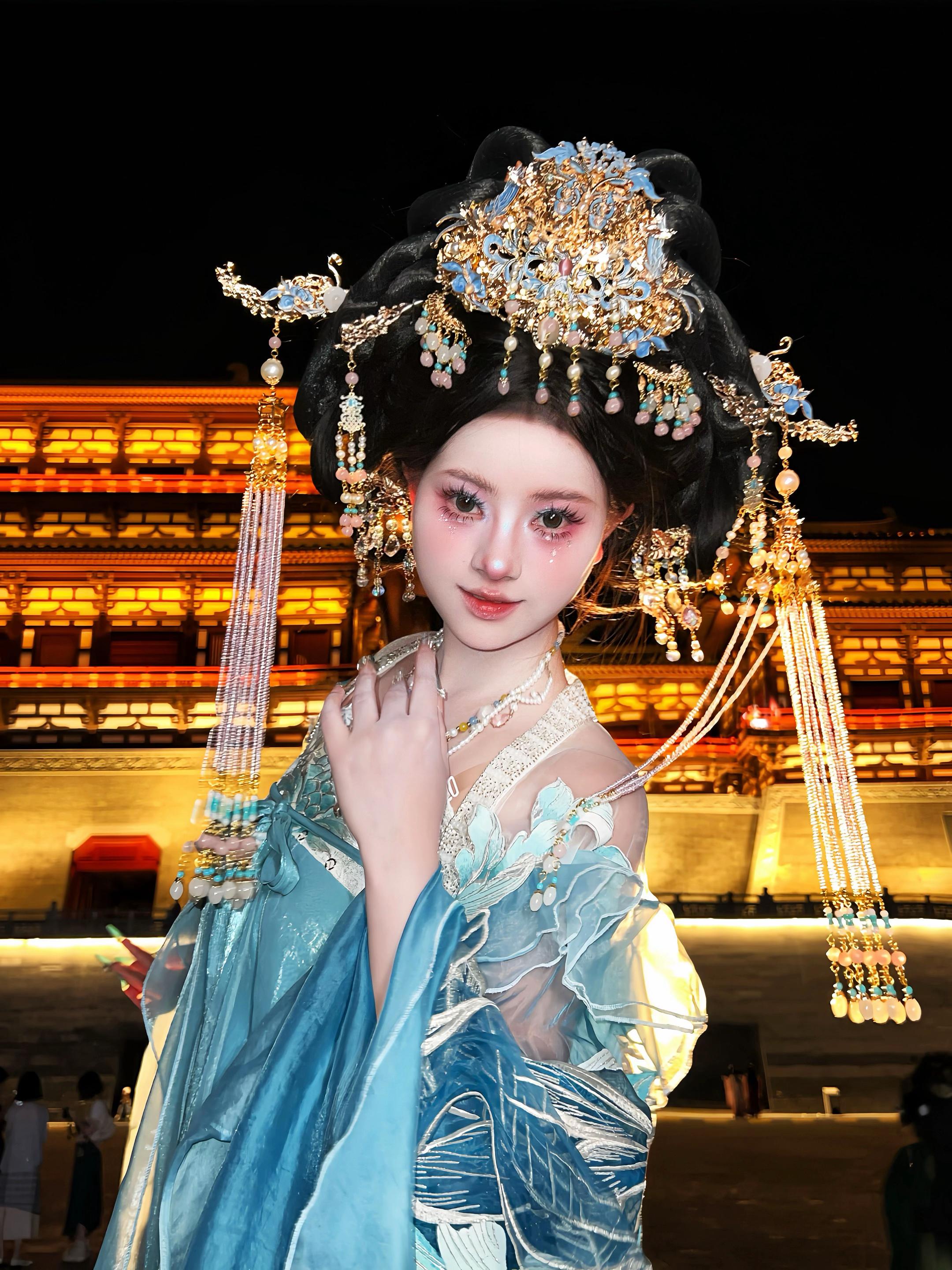 家有小女  倾国倾城。