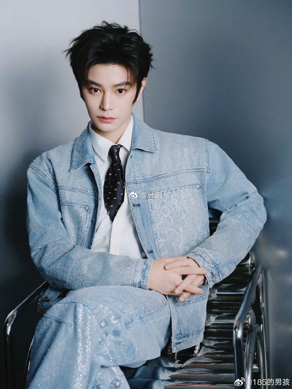 丁禹兮你是懂粉丝想看什么的看到丁禹兮的古装造型直接被圈粉，风度翩翩自带氛围感，