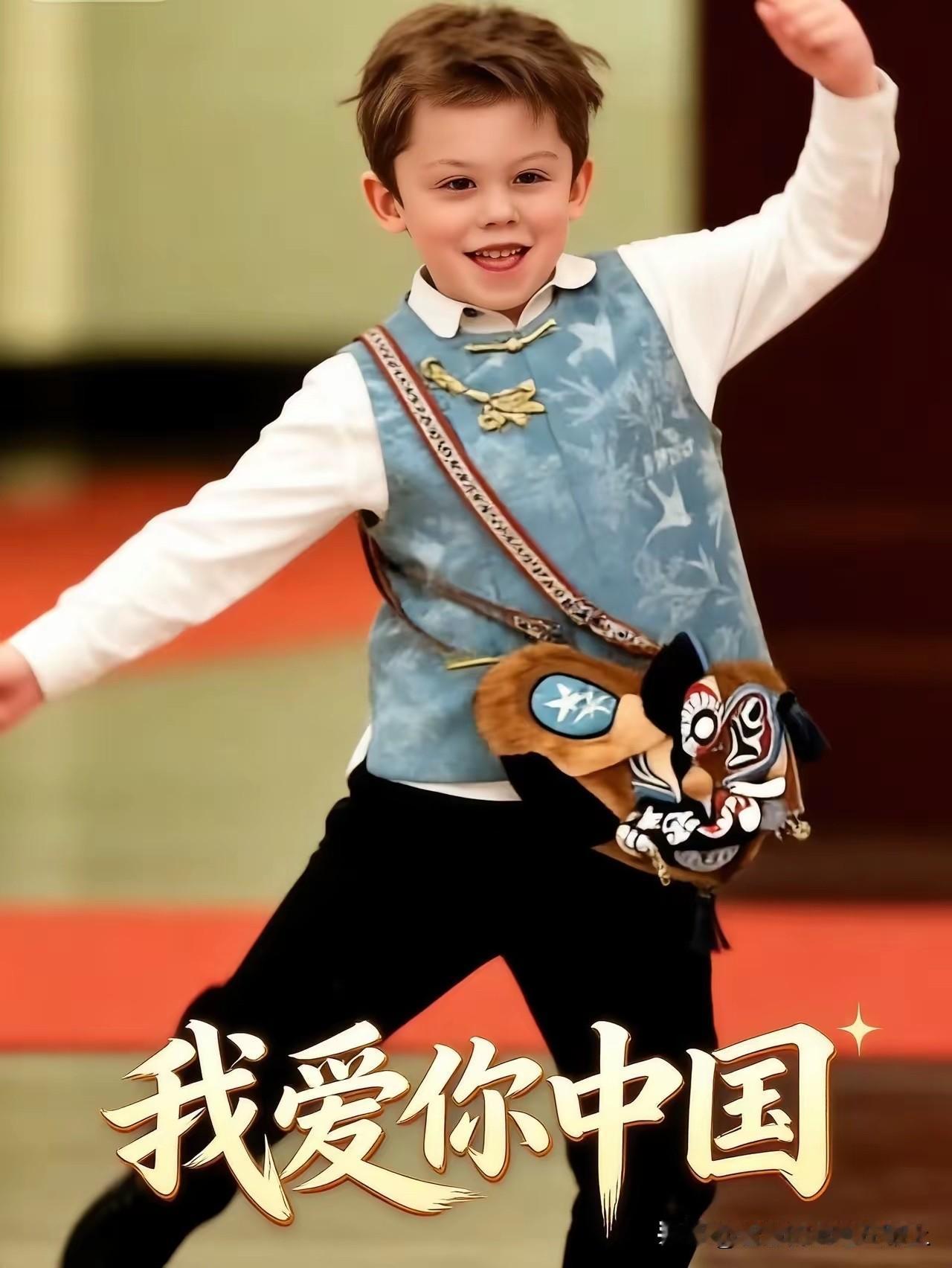 这娃咋养的一点也不怯场也不害怕看一眼就喜欢的不行爸爸是首富伯伯是总统什
