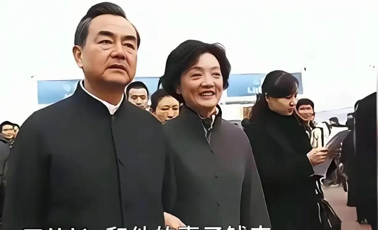 历史会铭记他的。他为中国外交事业呕心沥血，朋友遍天下；他为中国外贸事业的发展，鞠