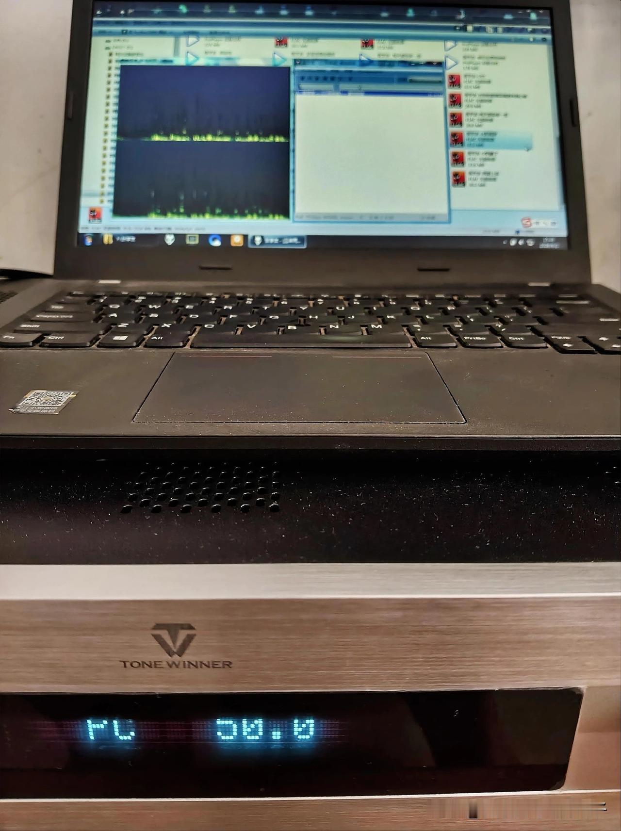 电脑当音源底噪究竟大不大？电脑通过USB接口输出到→解码器→功放→音箱。家里