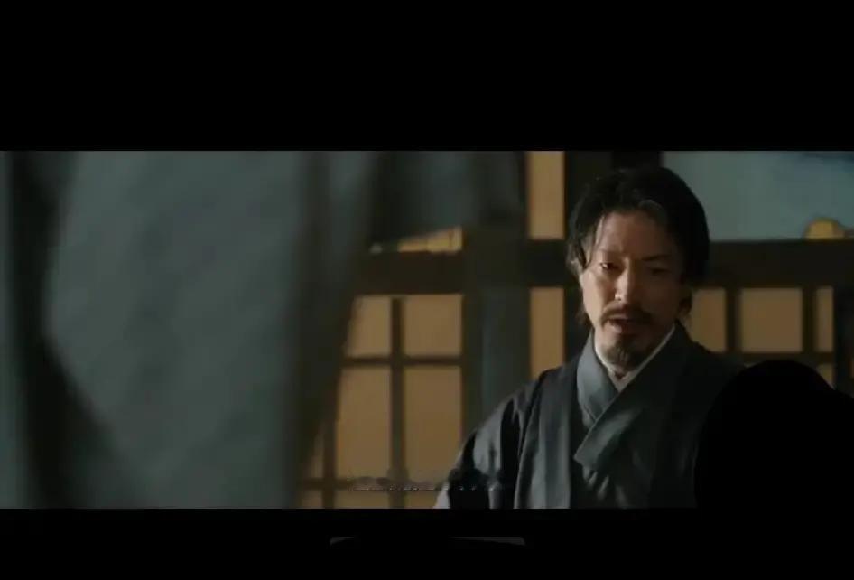 《长河落日》里大岛浩盯上叶碧莹，舞女出身却谈吐太稳，证件齐全却住哪儿都说不清，租