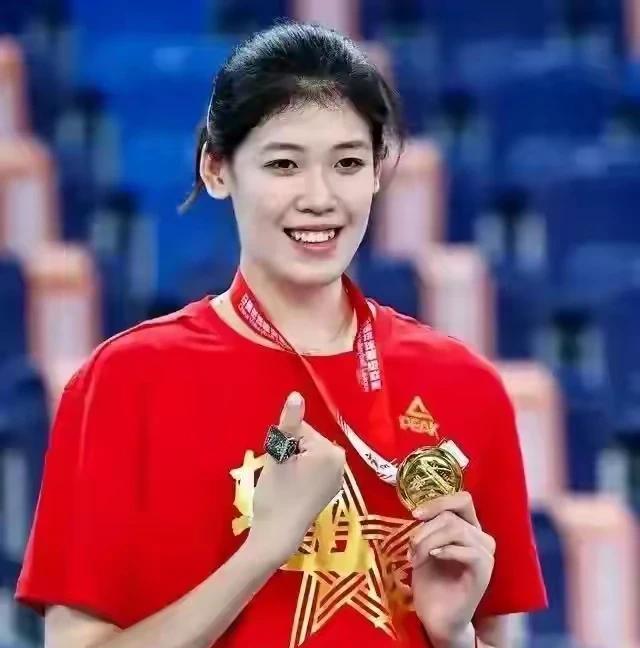 #中国女排如果没有李盈莹会怎么样#不怎么样！只是少了一个强攻点而已！不要说缺