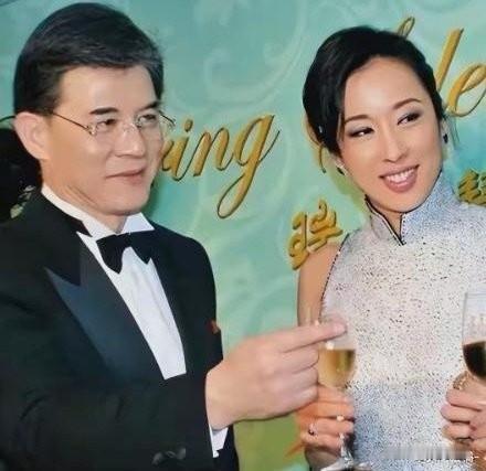 其实朱玲玲颜值在三姐妹中最不好看的，两个姐姐颜值都比她高。朱玲玲家境优渥，19岁