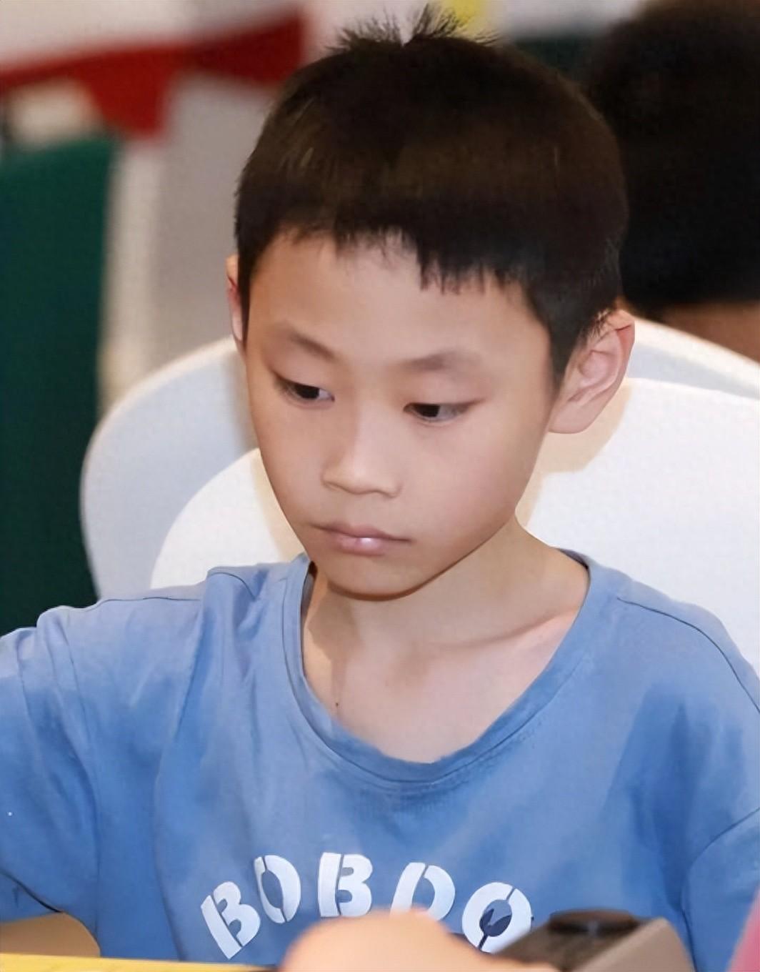 9岁围棋少年跳楼后续：棋协人员怒斥，父亲清空账号，妇联回应，这其中发生过什么事？