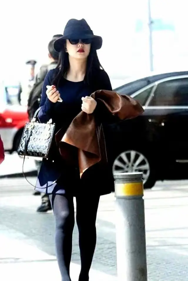 李湘的身材和打扮，真正诠释了什么叫富婆土豪风