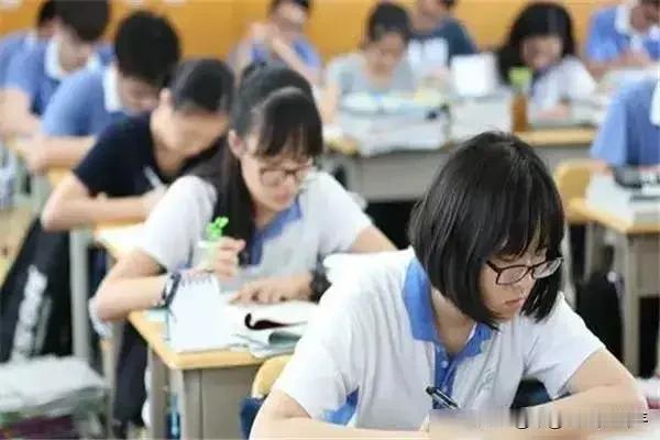 进入高中后 能够直观的感受到的十五条二八定律！1、能够升入重点高中的学生，都