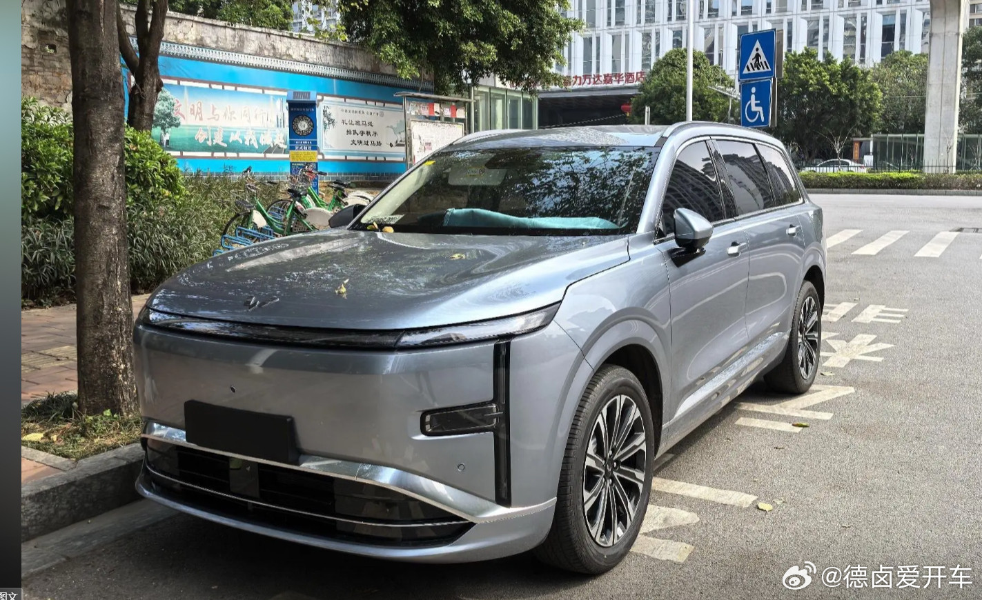 从节奏来看五菱星光L也是二季度要上的产品，这个月先完成第五代宏光MINI