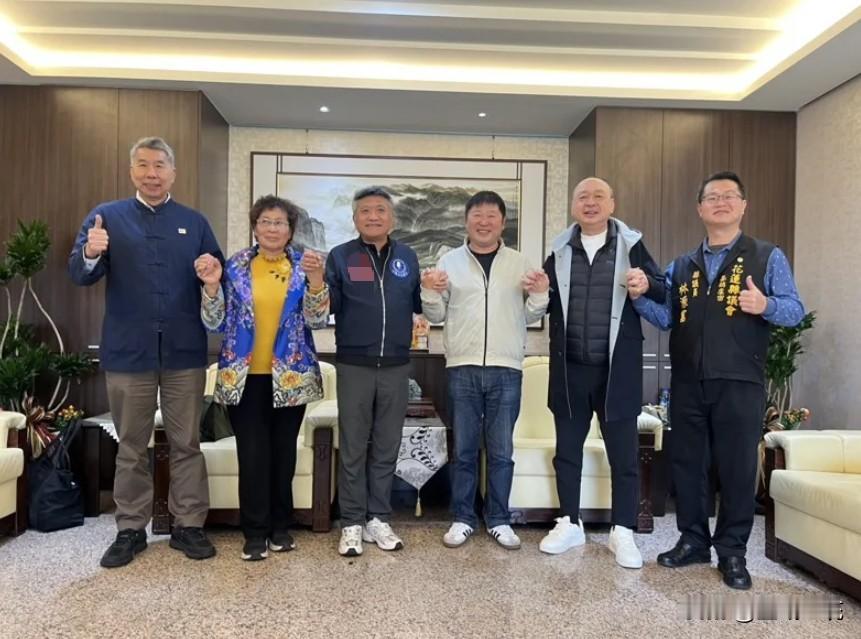 张亚中串联张峻选花莲县长公开与国民党唱反调？张亚中今天（21日）带着何启