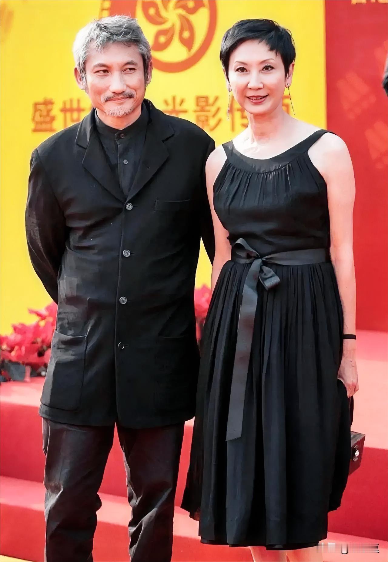 我问当医生的邻居，施南生免疫系统生病，是什么原因造成的？没想到邻居叹了一口