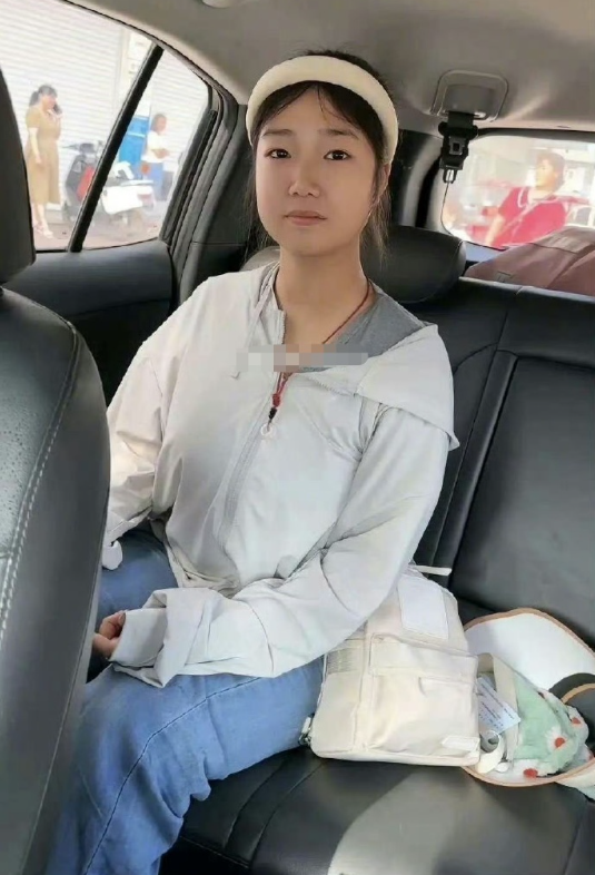 军训结束后来接妹妹，差点以为接错人了😅​​​