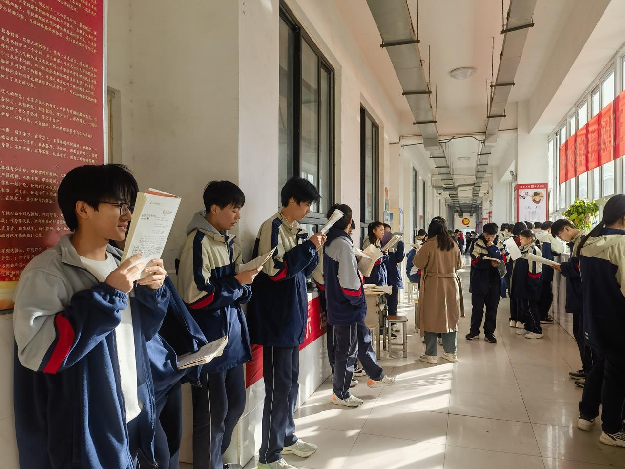 到了高中你会发现：很多人一到高中，就把目标定为211、985，但到了高二，发