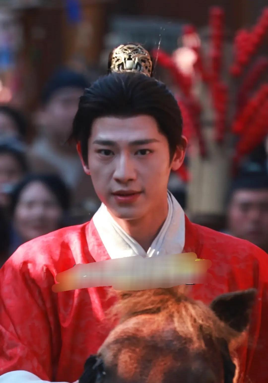 辛云来这个古装造型也太难看了！感觉如今的服化组做头套做得好敷衍，不管不顾的高