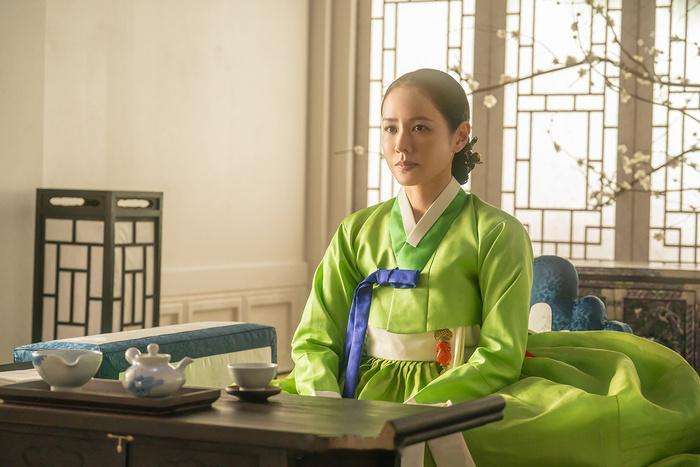 【Netflix剧集《丑闻》孙艺珍-池昌旭-林珍娜公开剧照】《丑闻》讲述了拥有非