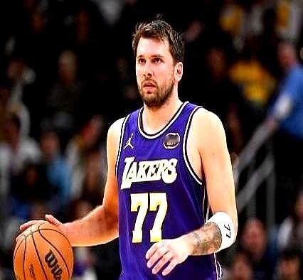 季后赛首秀就是个“照妖镜”，有些人是真没半点客气！詹姆斯200...