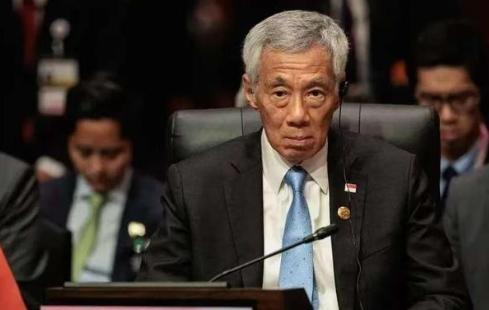 现在的新加坡，怕是真的坐不住了！为什么？因为中国人正在一步步砸掉他们端了几十年的