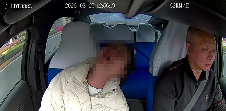 【“师傅救我！”女子车内突然呼吸困难，乐山的哥立即这么做】乐山身边事3月25