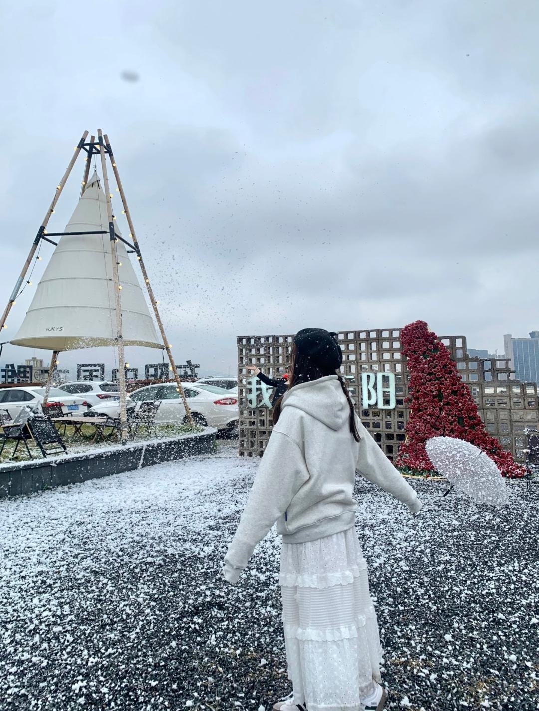 世间本无星河我每念你一次上帝就抖落一颗星子从此便有了璀璨天际