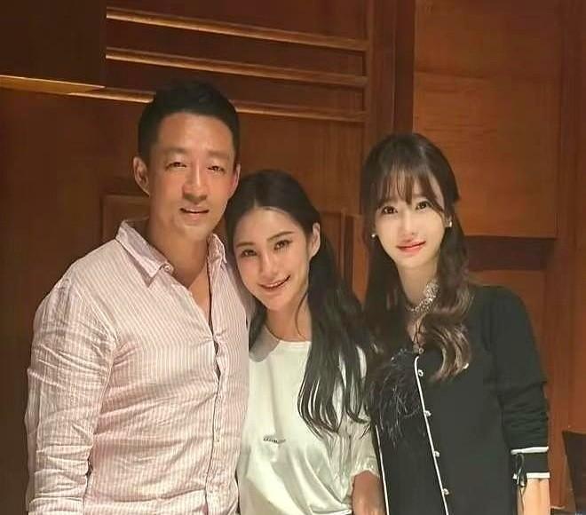 马筱梅直播间当场回怼汪小菲，惊掉全网下巴！谁能想到，半年前还温顺的她，如今单场