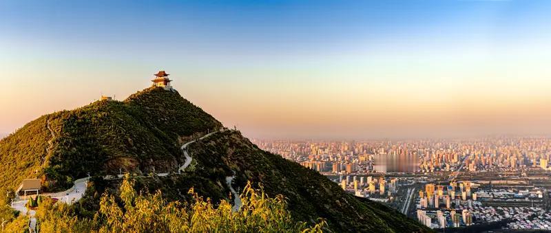 上联:月落西山大地暗;请接下联日升东海乾坤新