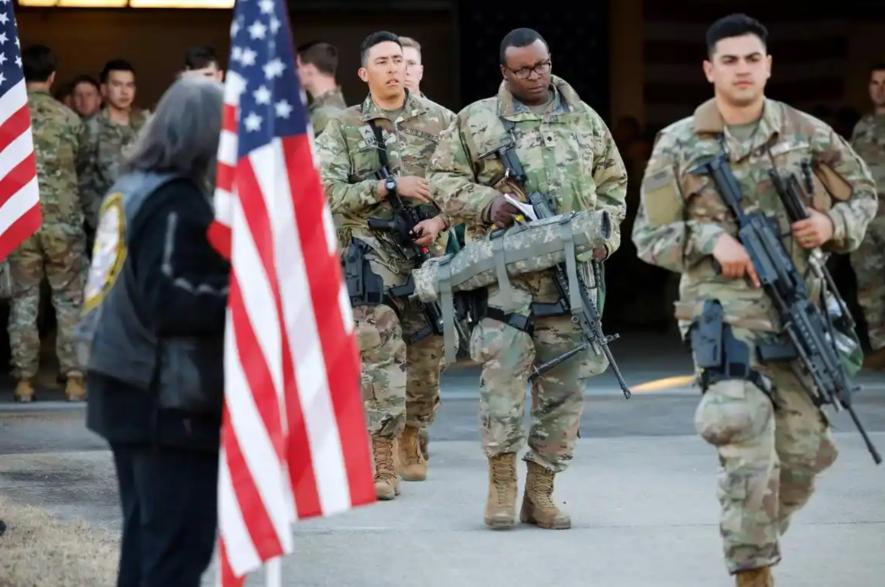 瞒不住了！美军真实伤亡曝光，特朗普强硬姿态彻底装不下去。前阵子还在国际舞台上