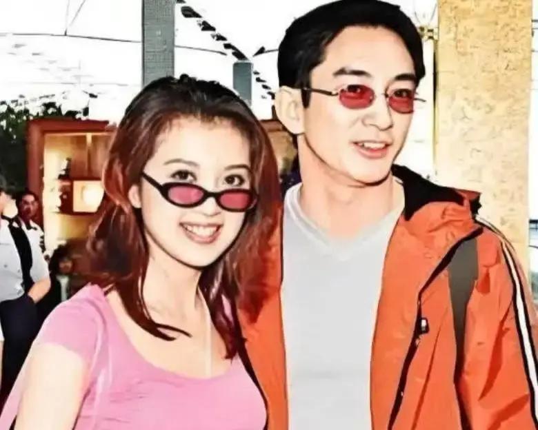 金巧巧和吴启华，这对22年前互撕的前任，居然在《骄阳似我》里演起了离异夫妻。这