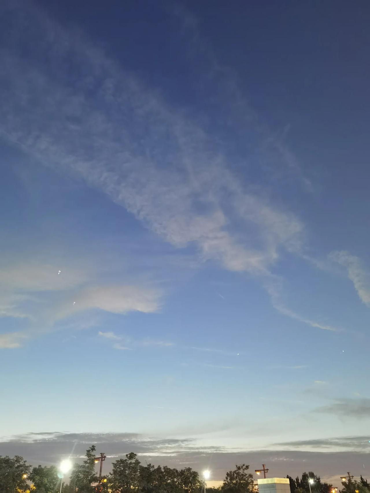 能否分享一下你拍摄的天空西安的蓝天景色