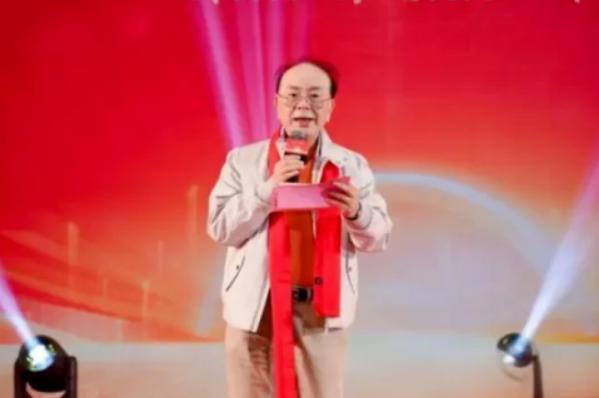 ☔从废铁老板到福建首富，百亿补贴堆出的龙头，终究扛不住风波冲击。202