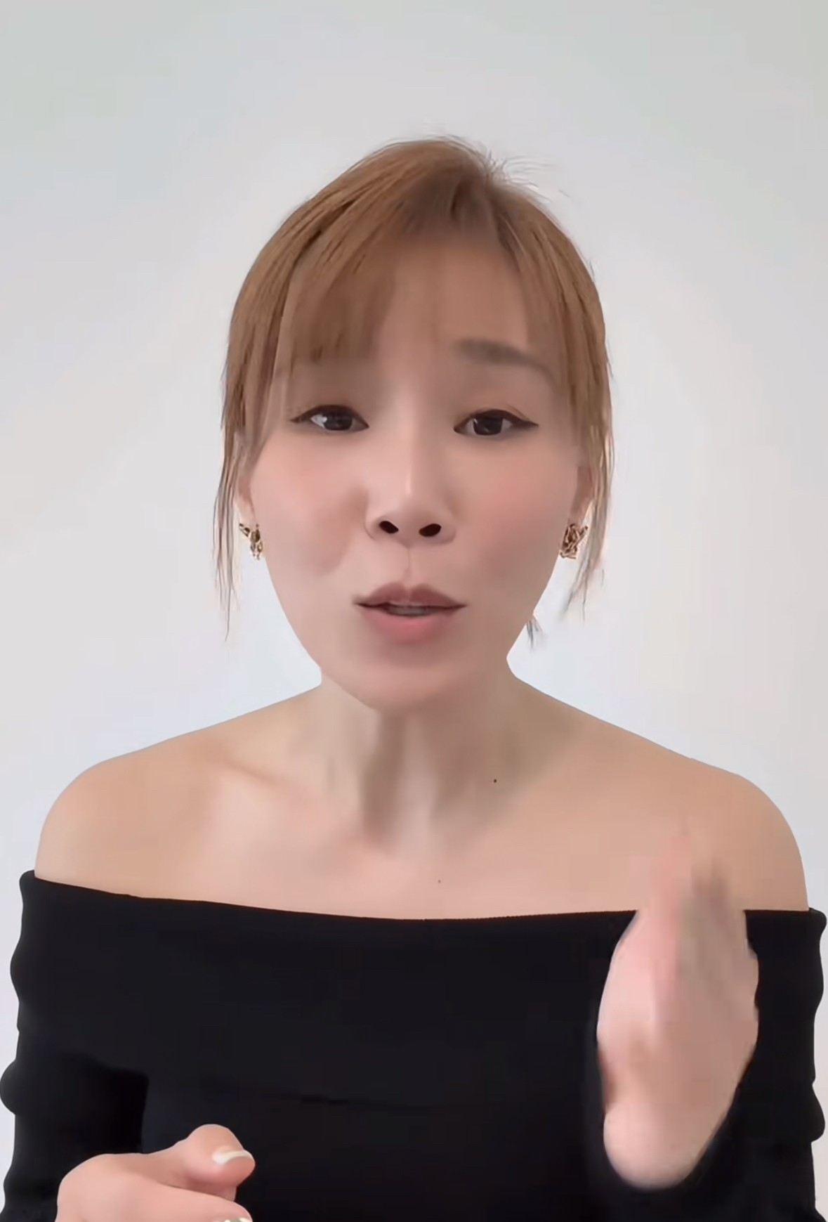 一首《天后》袭榜商演从18万涨到50万李佳薇是赚到了她背后的经纪公司