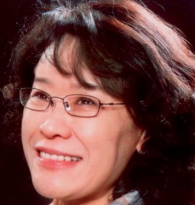 张海迪人们曾经断言她活不过27岁，医生甚至当着她母亲的面无奈摇头，仿佛宣判了她的