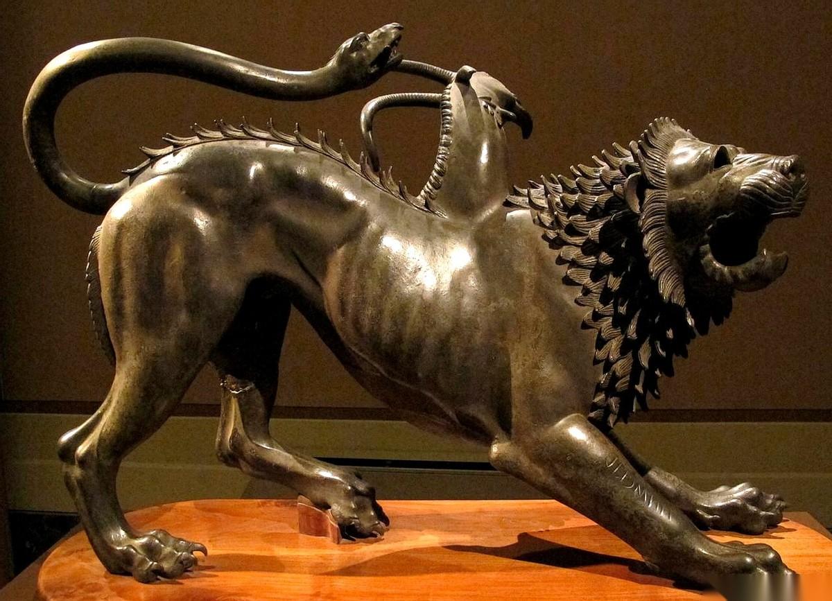 1553年，意大利一帮工人在挖地基。一铲子下去，挖出来个180公斤重的青铜怪物