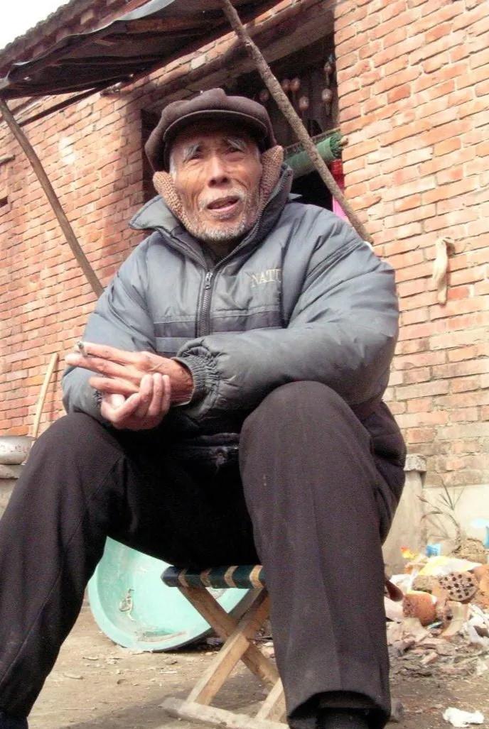 1949年，敌人让杨钦典把白公馆剩下的19名地下党员全部杀了，这时，一个地下党员