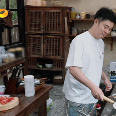 陈赫做综艺是真有效果谁敢想何老师会在蘑菇屋打游戏？陈赫来了就成真！他总能打破《向