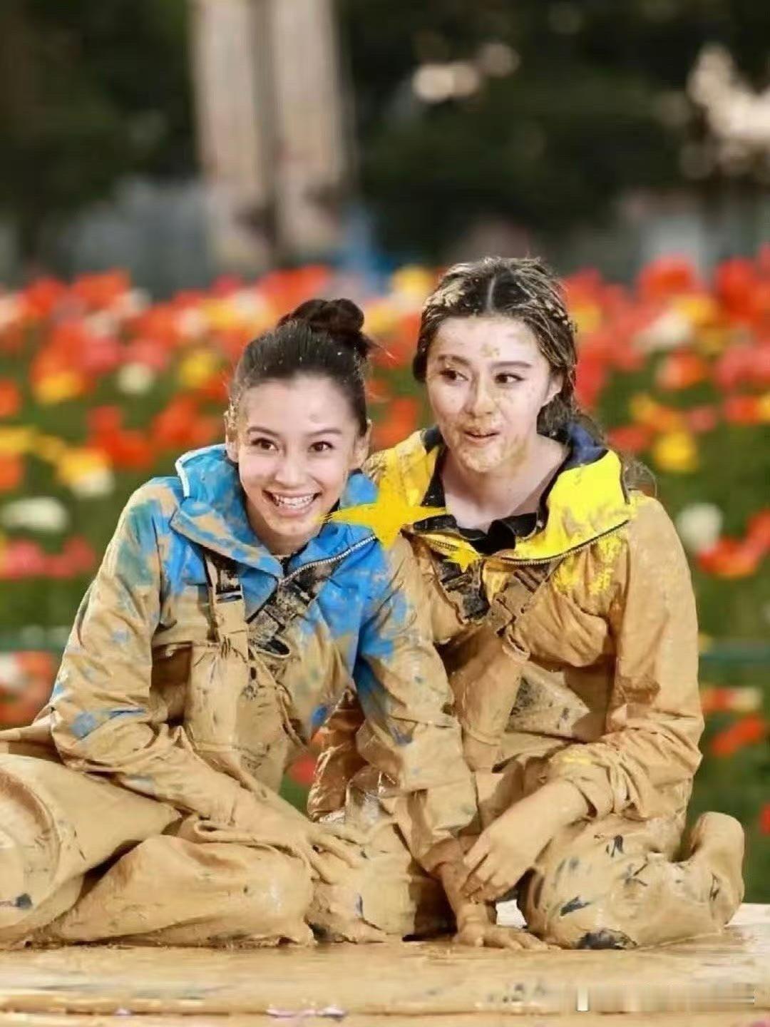 Angelababy这颜值也太逆天了，就算坐在泥地里，依旧清透干净，自带出淤泥而