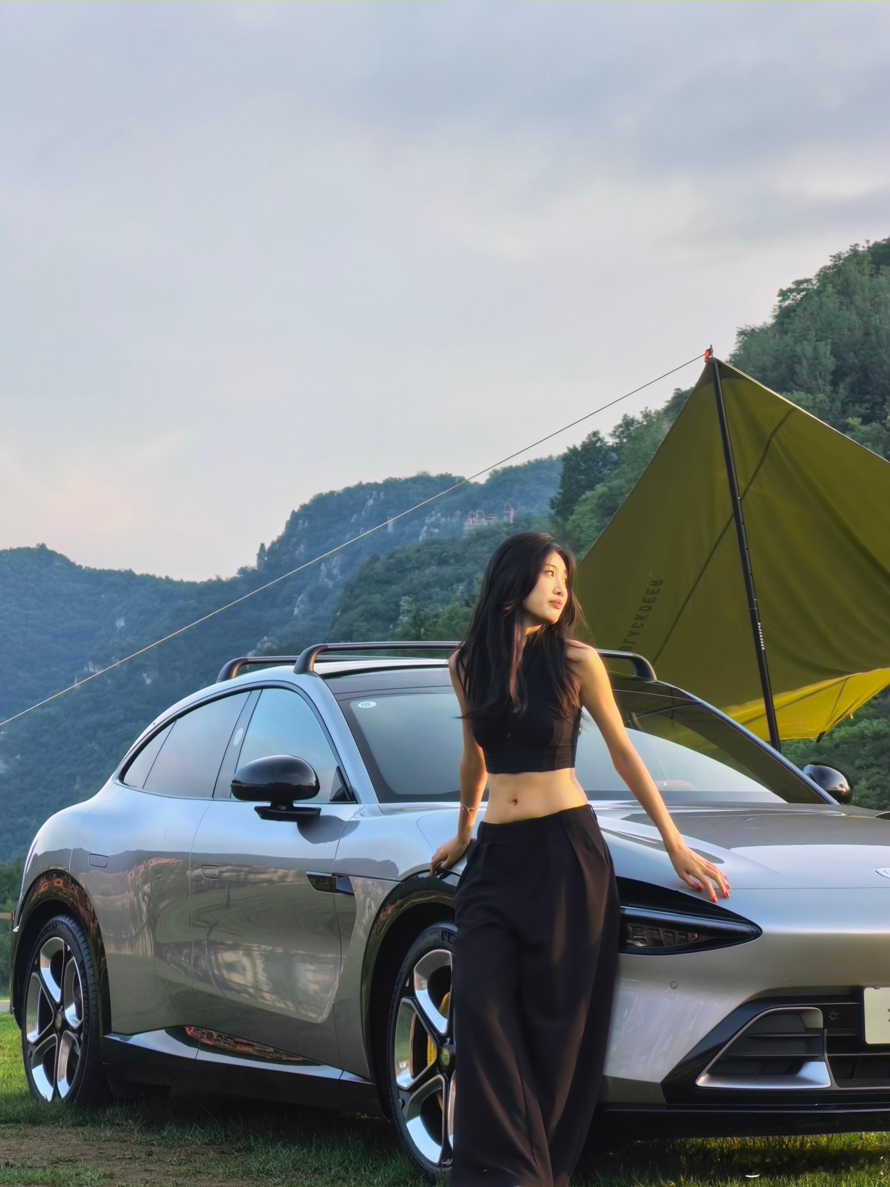 小米YU7现车开始陆陆续续交付了，真羡慕抢到现车的车主🙌在颜值这个赛道，