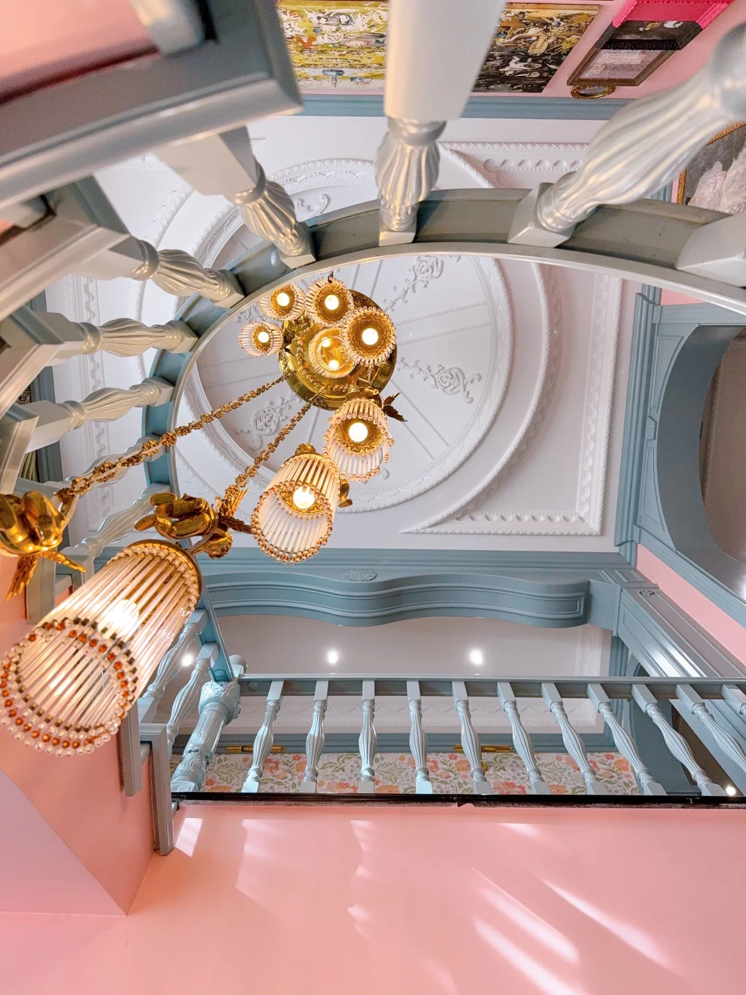 我为什么才发现家里楼梯抬头最好看啊啊啊😡