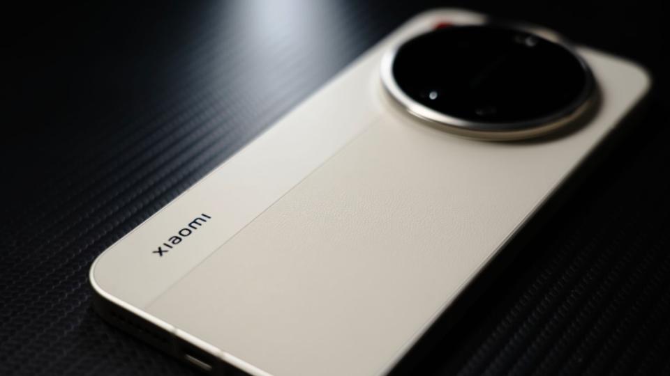 小米18 Ultra突破影像极限：200Mp+1英寸主摄，友商压力山大